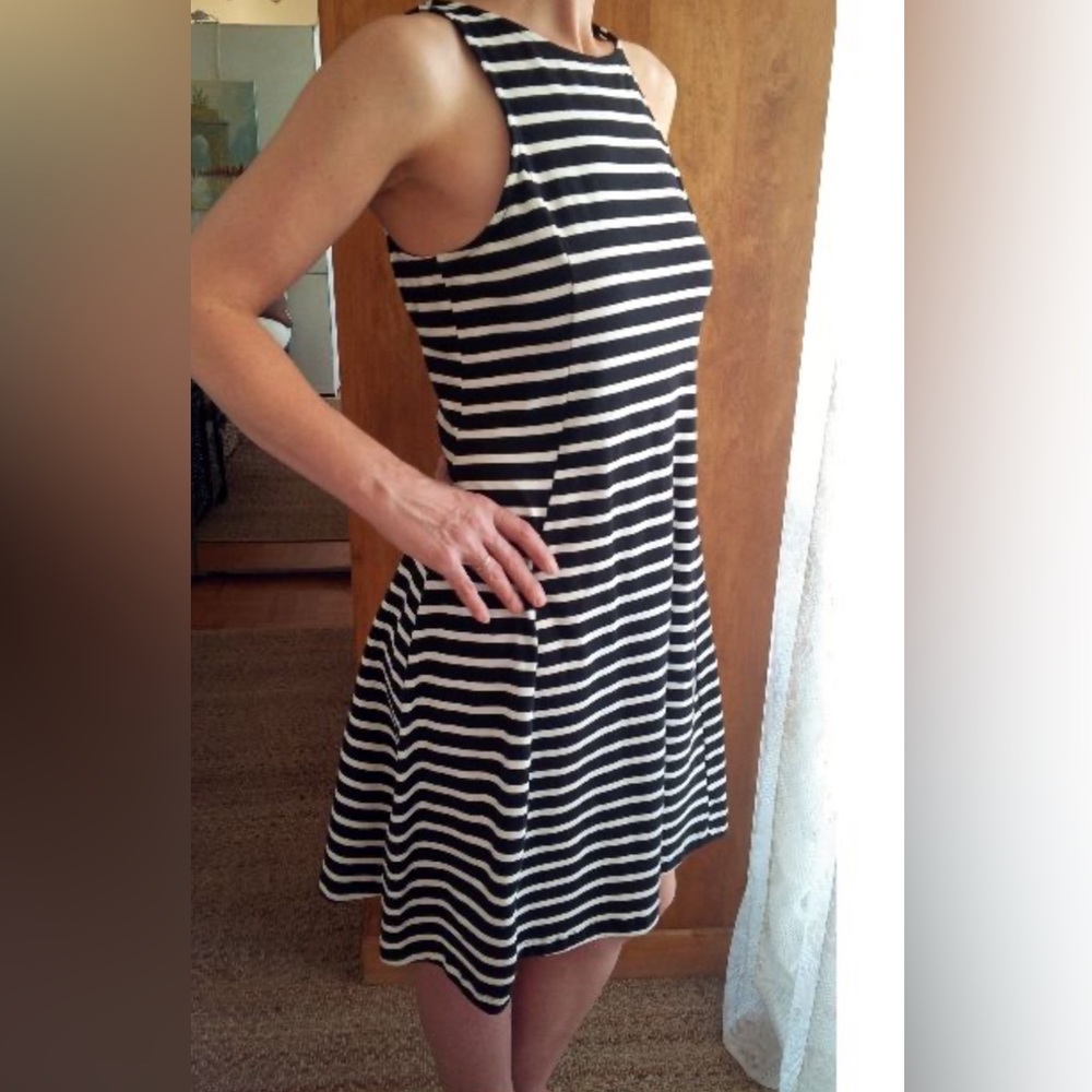 Old Navy fit flare dress medium black/white